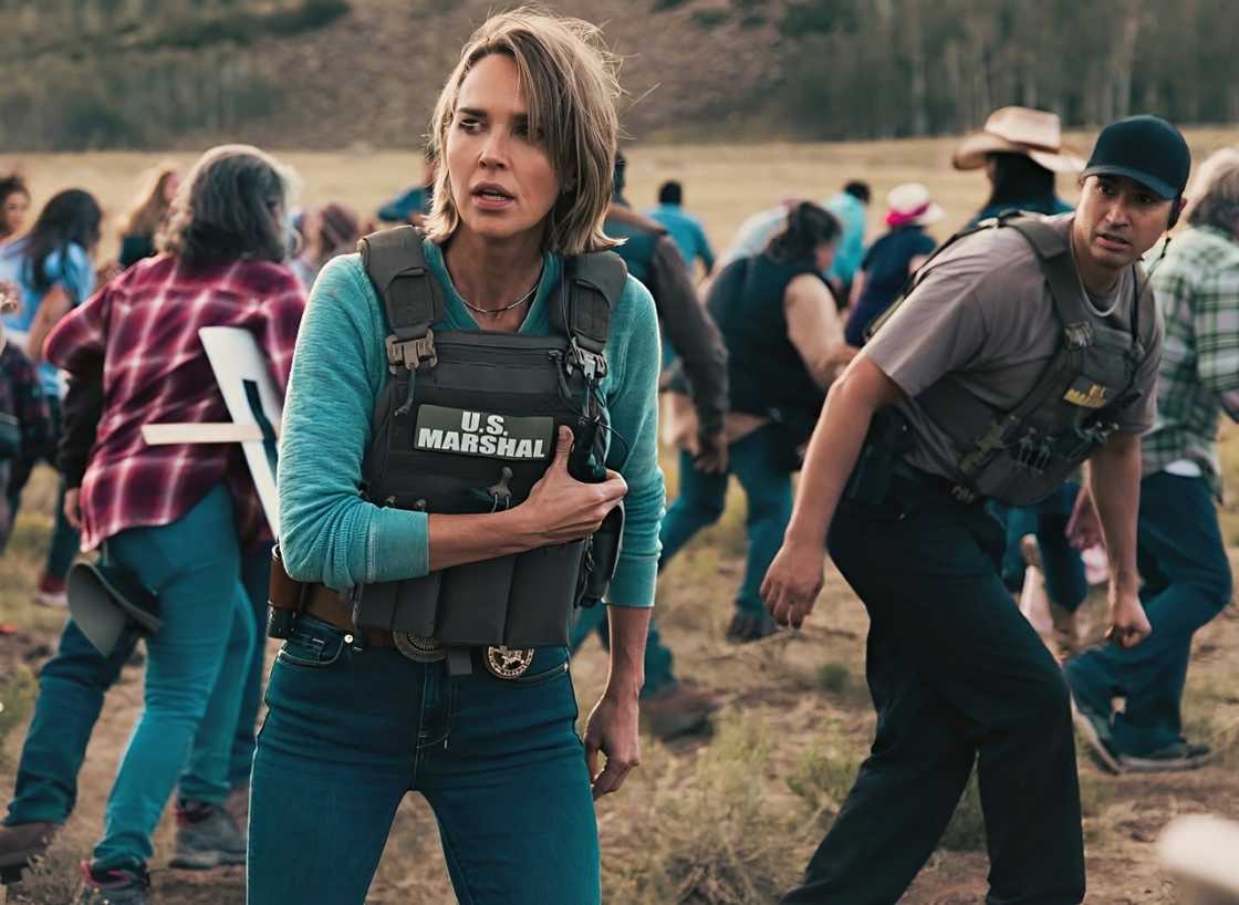 Arielle Kebbel guides a crowd to safety in Marshals Arielle Kebbel guides a crowd to safety in Marshals