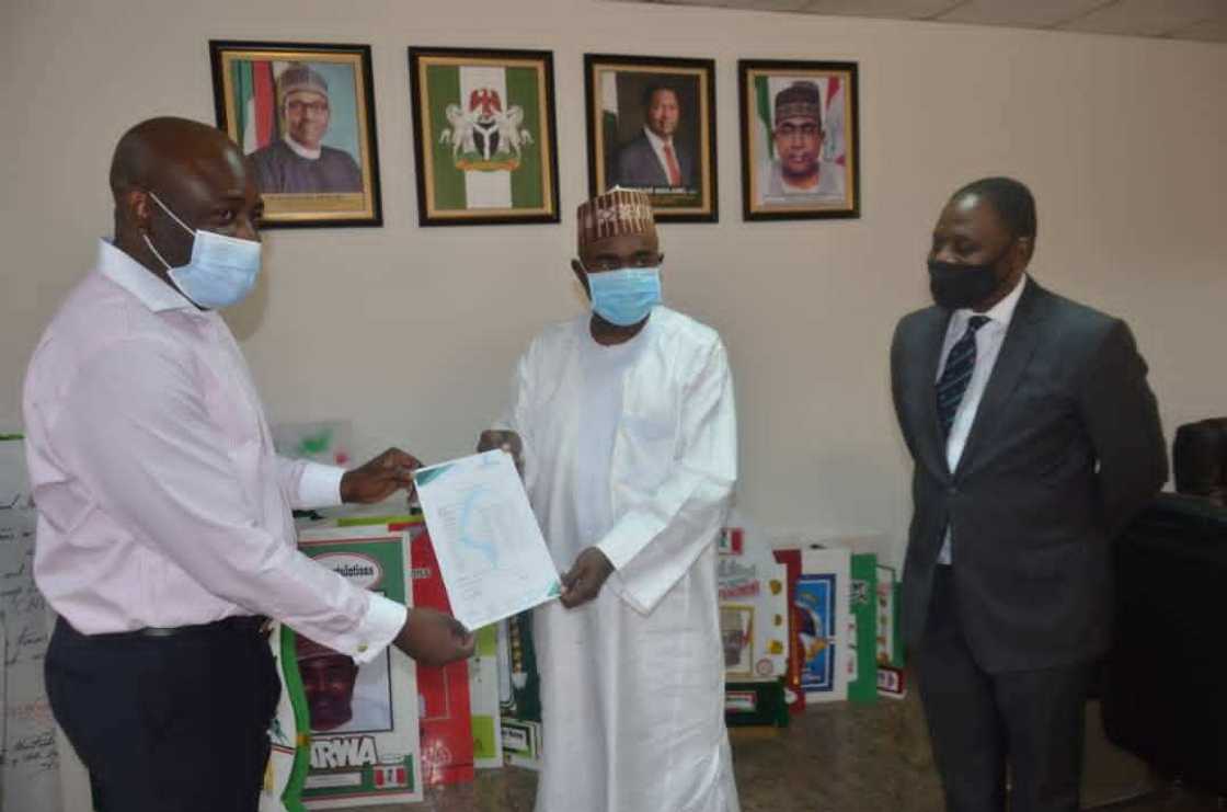 Marwa da wasu jami'an NDLEA sunyi gwajin ba-zata na shan miyagun kwayoyi Marwa da wasu jami'an NDLEA sunyi gwajin ba-zata na shan miyagun kwayoyi