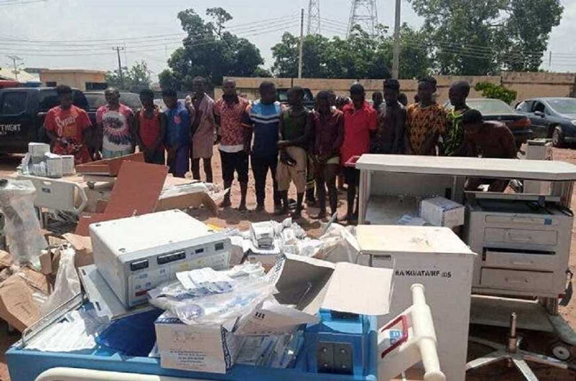 An samu bindigu 65 a wurin masu laifi 157 da aka kama a Kaduna An samu bindigu 65 a wurin masu laifi 157 da aka kama a Kaduna