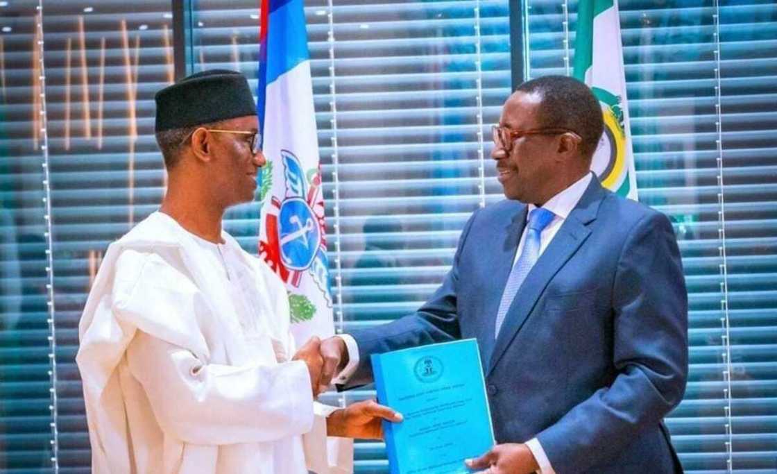 Nuhu Rubadu ya karba daga Munguno. Nuhu Rubadu ya karba daga Munguno.