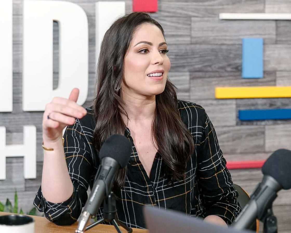 Beautiful brunette actress Beautiful brunette actress