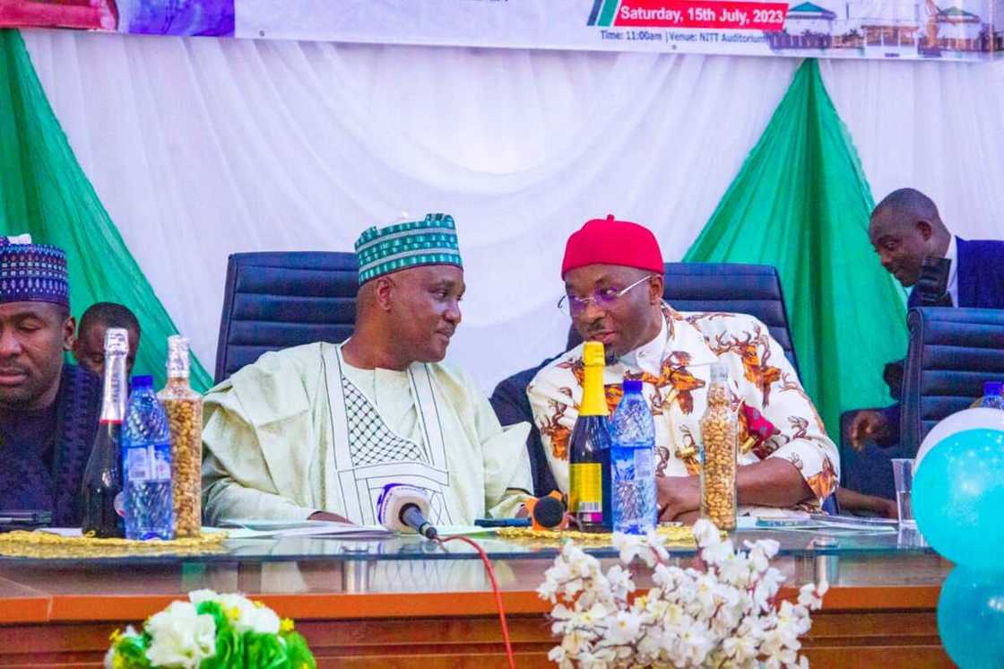 Majalisa ta amince da karin farashin man fetur Majalisa ta amince da karin farashin man fetur