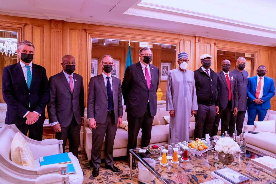 Shugaba Buhari ya gana da manyan diraktocin Kamfanin Total da Shugaban bankin Musulinci Shugaba Buhari ya gana da manyan diraktocin Kamfanin Total da Shugaban bankin Musulinci