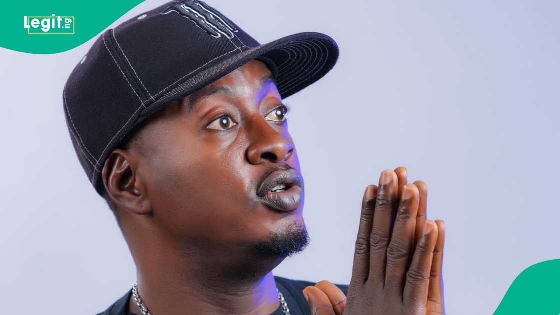 Fuji star Taye Currency thrills guests at Oba Rashidi Ladoja's coronation at Mapo Hall.