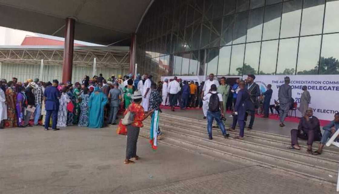 Kai Tsaye: Yadda ake Gudanar da Zaɓen Fidda Ɗan Takarar Shugaban Ƙasa na APC Kai Tsaye: Yadda ake Gudanar da Zaɓen Fidda Ɗan Takarar Shugaban Ƙasa na APC