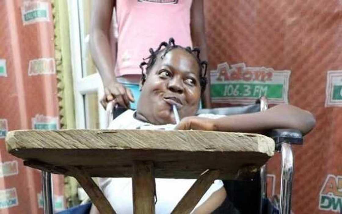 Girl writes BECE exam with pen in mouth Girl writes BECE exam with pen in mouth