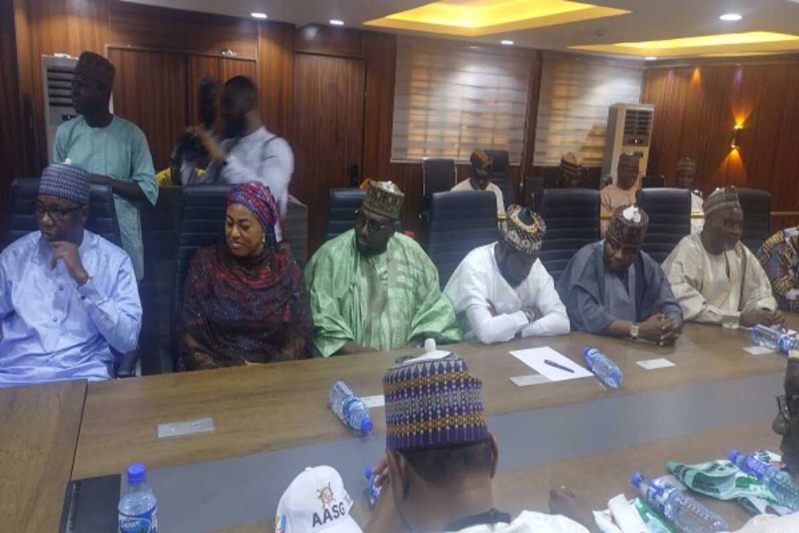 Majalisa ta 10. Majalisa ta 10.