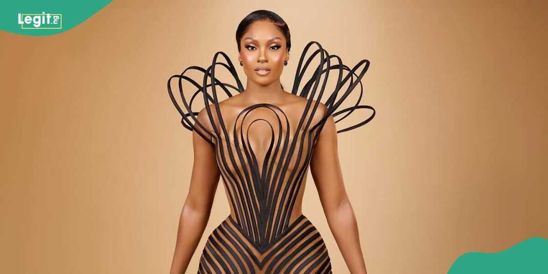 Osas Ighodaro rocks a lovely dress Osas Ighodaro rocks a lovely dress