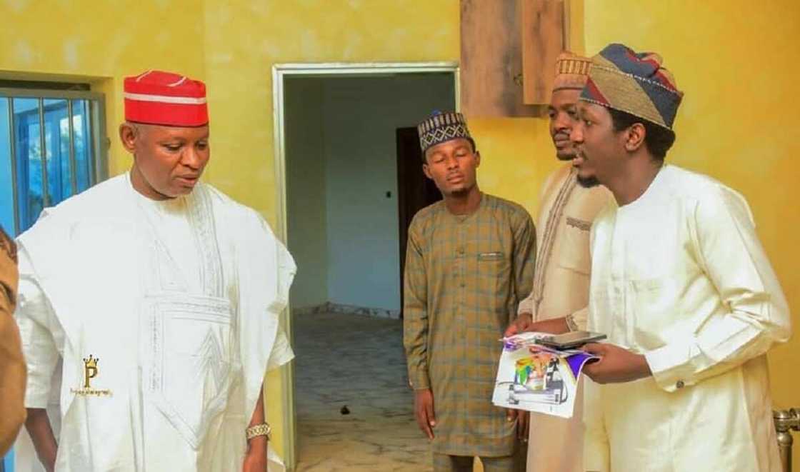 Abba Gida-gida, Ali Madagwal da wasu jama'a Abba Gida-gida, Ali Madagwal da wasu jama'a