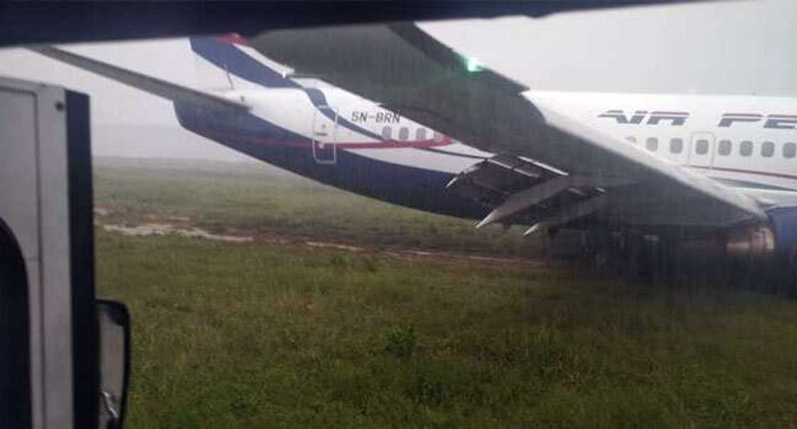 Yanzu Yanzu: Jirgin sama ya kwace ya shiga jeji yayin sauka a Fatakwal Yanzu Yanzu: Jirgin sama ya kwace ya shiga jeji yayin sauka a Fatakwal