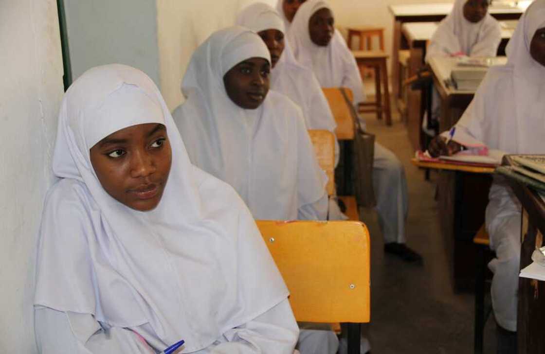 Rigima ya kaure a JUTH kan amfani da hijabi da ma’akata da dalibai mata ke yi Rigima ya kaure a JUTH kan amfani da hijabi da ma’akata da dalibai mata ke yi