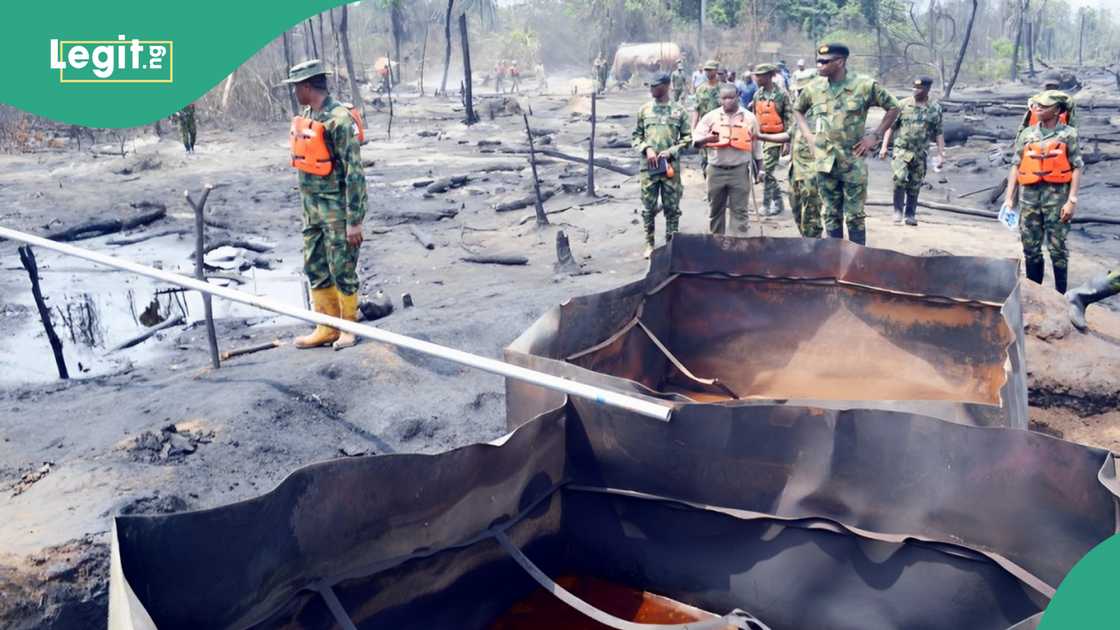 Army nabs suspected oil thieves in Rivers, recover crude oil vessels Army nabs suspected oil thieves in Rivers, recover crude oil vessels