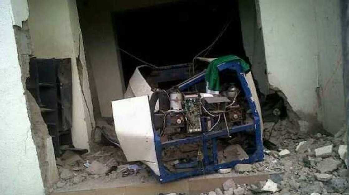 Da dumin sa: Barayi sun fasa banki, sun saci makudan kudade a Najeriya Da dumin sa: Barayi sun fasa banki, sun saci makudan kudade a Najeriya