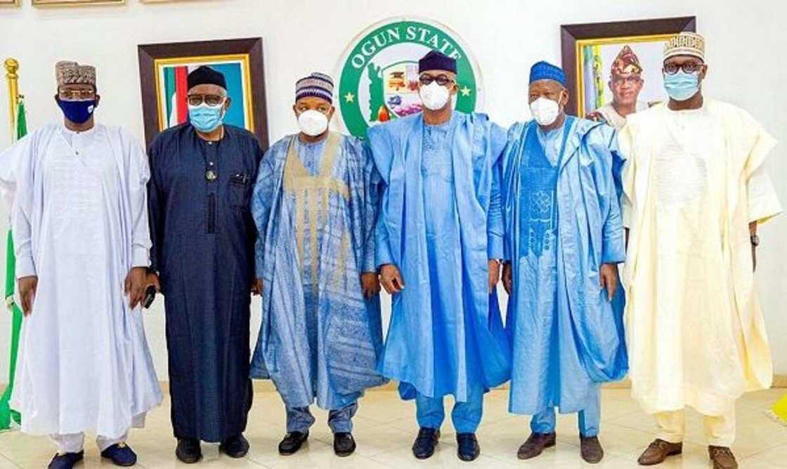 Gwamnoni 5 sun yi wa Gbenga Daniel maraba da shigowa APC Gwamnoni 5 sun yi wa Gbenga Daniel maraba da shigowa APC