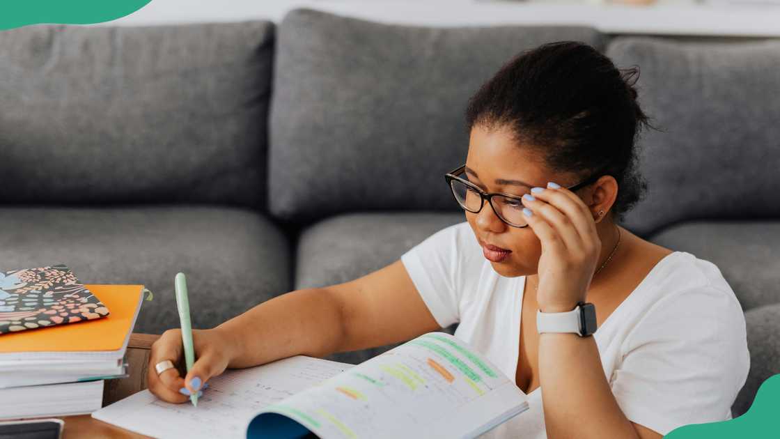 A female student studies at home A female student studies at home