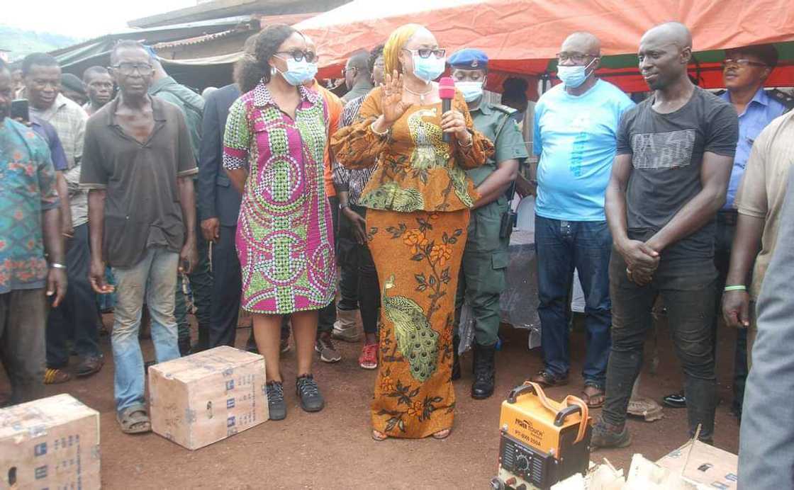 Empowerment: Ugwuanyi, NIMASA donate working equipment to Enugu artisans Empowerment: Ugwuanyi, NIMASA donate working equipment to Enugu artisans