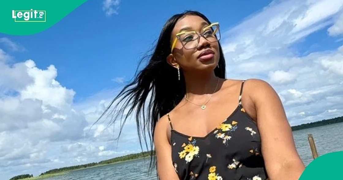 Lady whose love language is act of services does dishes at friend's house Lady whose love language is act of services does dishes at friend's house