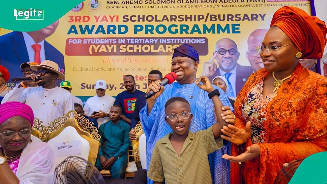 Senator Yayi rewards seven-year-old artist with N2.5m and a full scholarship. Senator Yayi rewards seven-year-old artist with N2.5m and a full scholarship.
