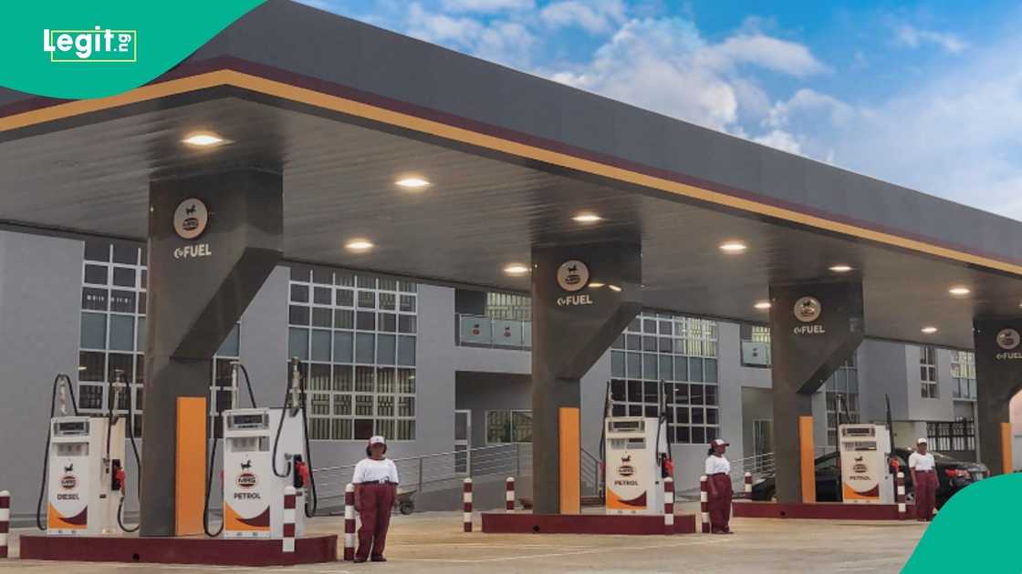 Dangote Petroleum Refinery has introduced a hotline for Nigerians to report MRS filling stations selling above the approved N739 nationwide.
The refinery says the initiative is aimed at protecting consumers and ensuring price transparency. Dangote Petroleum Refinery has introduced a hotline for Nigerians to report MRS filling stations selling above the approved N739 nationwide.
The refinery says the initiative is aimed at protecting consumers and ensuring price transparency.