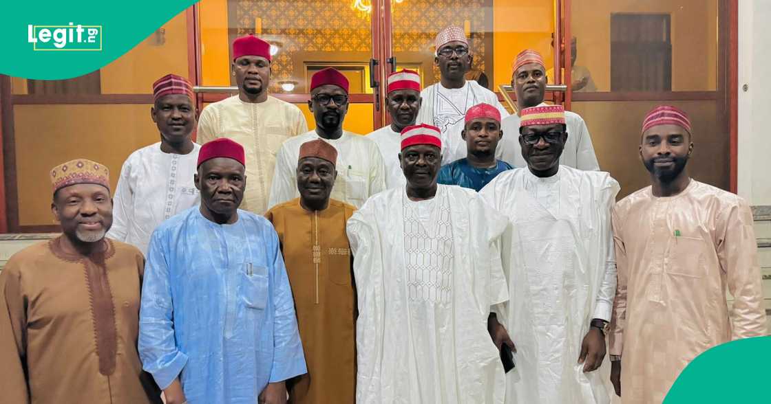 Kwankwaso da 'yan majalisar Kano da suka gana Kwankwaso da 'yan majalisar Kano da suka gana