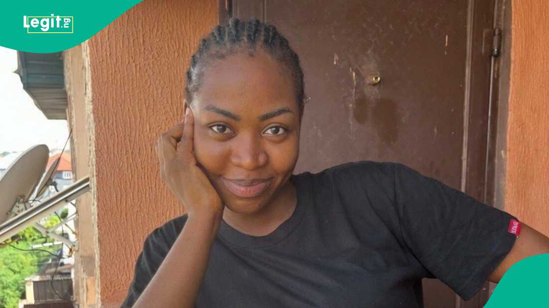 Nurse whose parents met in NYSC displays 1999 picture of her mum and her dad who was a Man O' War member Nurse whose parents met in NYSC displays 1999 picture of her mum and her dad who was a Man O' War member