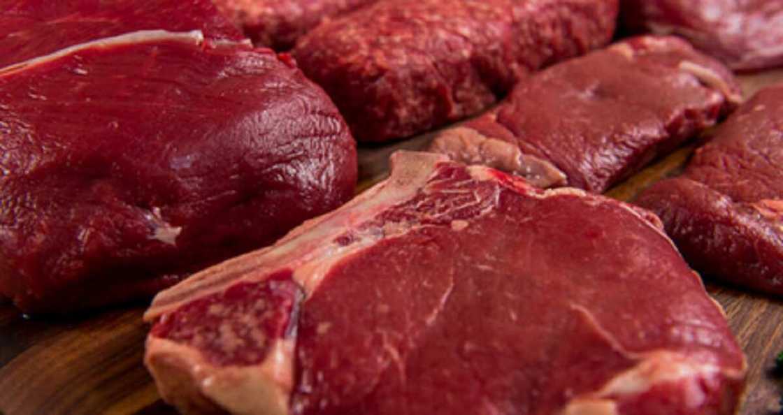 An Shawarci Al'umma Su Ƙauracewa Naman Shanu Na Sati Ɗaya Bayan Shanu 20 Sun Yi Mutuwar Ban Mamaki a Kogi An Shawarci Al'umma Su Ƙauracewa Naman Shanu Na Sati Ɗaya Bayan Shanu 20 Sun Yi Mutuwar Ban Mamaki a Kogi