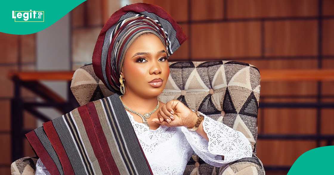 In a Facebook post, a Nigerian lady, Breakthrough Ofure Kimberly, shares how her baby's father abandoned them at her naming ceremony. In a Facebook post, a Nigerian lady, Breakthrough Ofure Kimberly, shares how her baby's father abandoned them at her naming ceremony.