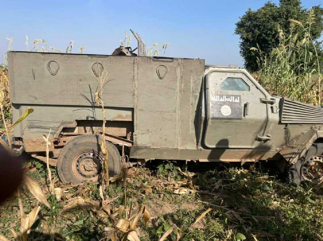 Borno: Hotunan ragargazar da sojoji suka yi wa ISWAP a Askira Uba, sun kashe 50 sun kwato makamai