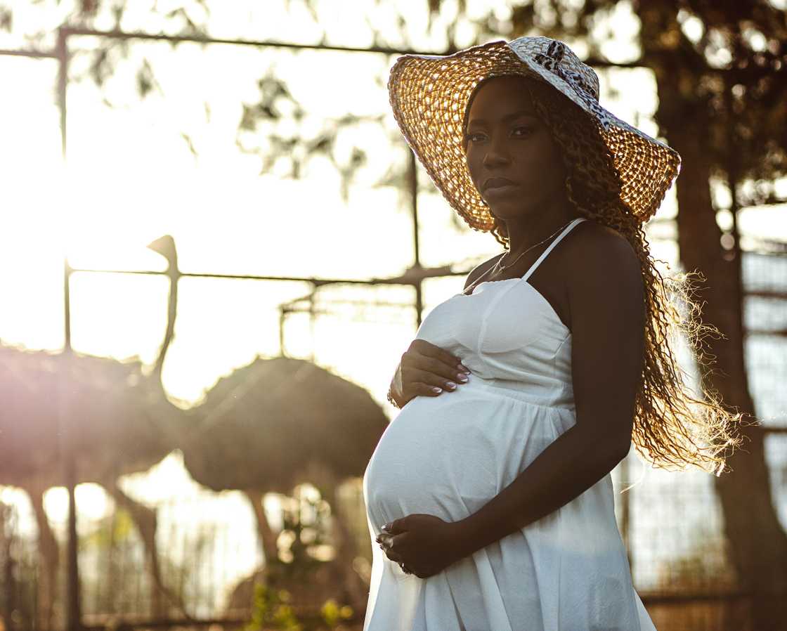 A worried pregnant woman