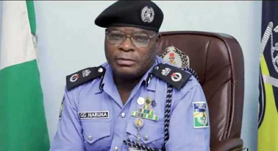 'Yan sanda a birnin Abuja sun gargadi jama'a kan amfani da lambar su wurin cin bashi 'Yan sanda a birnin Abuja sun gargadi jama'a kan amfani da lambar su wurin cin bashi