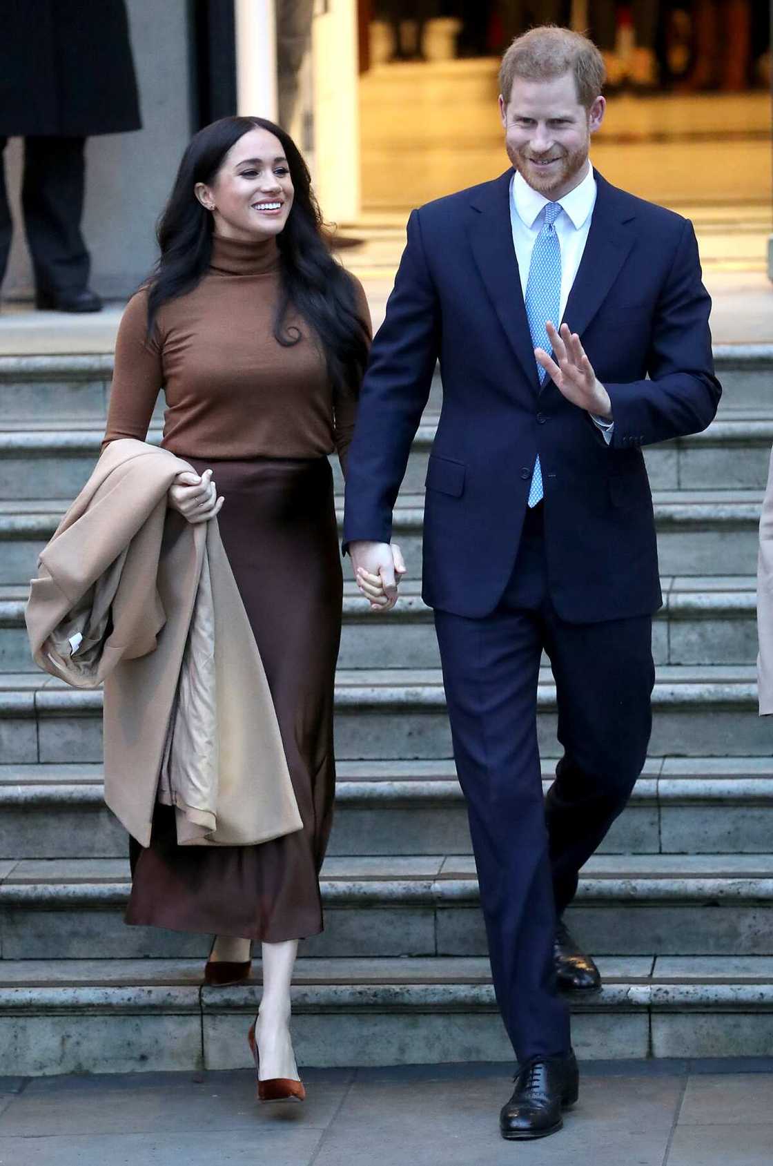 Le prince Harry, duc de Sussex et Meghan, duchesse de Sussex quittent la Maison du Canada le 7 janvier 2020 à Londres, en Angleterre. (Photo de Chris Jackson)