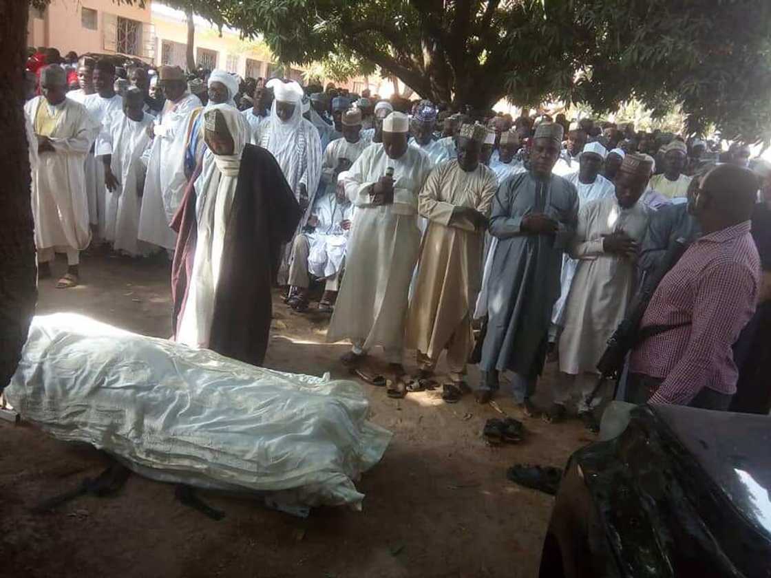 An yi jana'izar arigayiya Aisha Lemu a garin Minna, hotuna An yi jana'izar arigayiya Aisha Lemu a garin Minna, hotuna