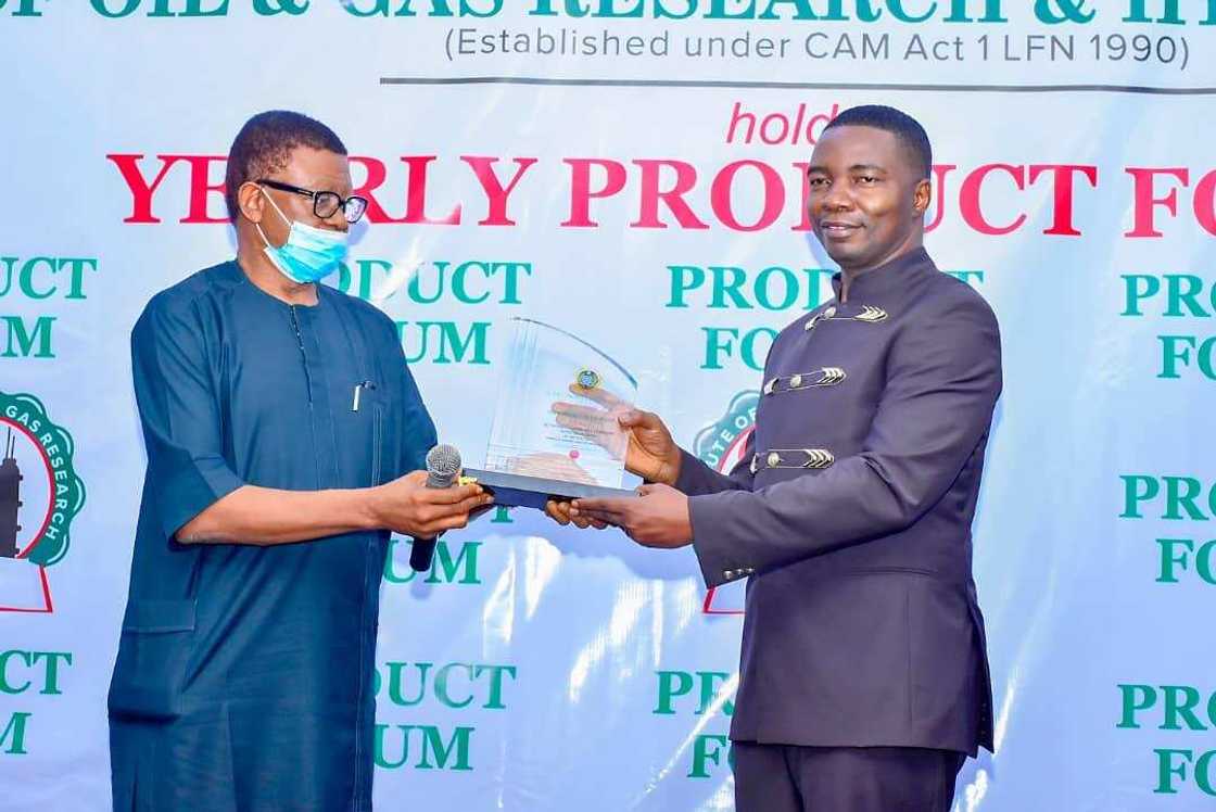 SEA HORSE Wins Best Automobile Engine Wear and Corrosion Protection Oil Brand Award of the Year SEA HORSE Wins Best Automobile Engine Wear and Corrosion Protection Oil Brand Award of the Year