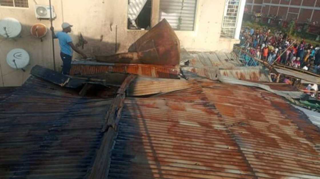 'Karin bayani: Adadin wadanda suka mutu a gobarar kasuwar Abuja ya ƙaru zuwa 7 'Karin bayani: Adadin wadanda suka mutu a gobarar kasuwar Abuja ya ƙaru zuwa 7