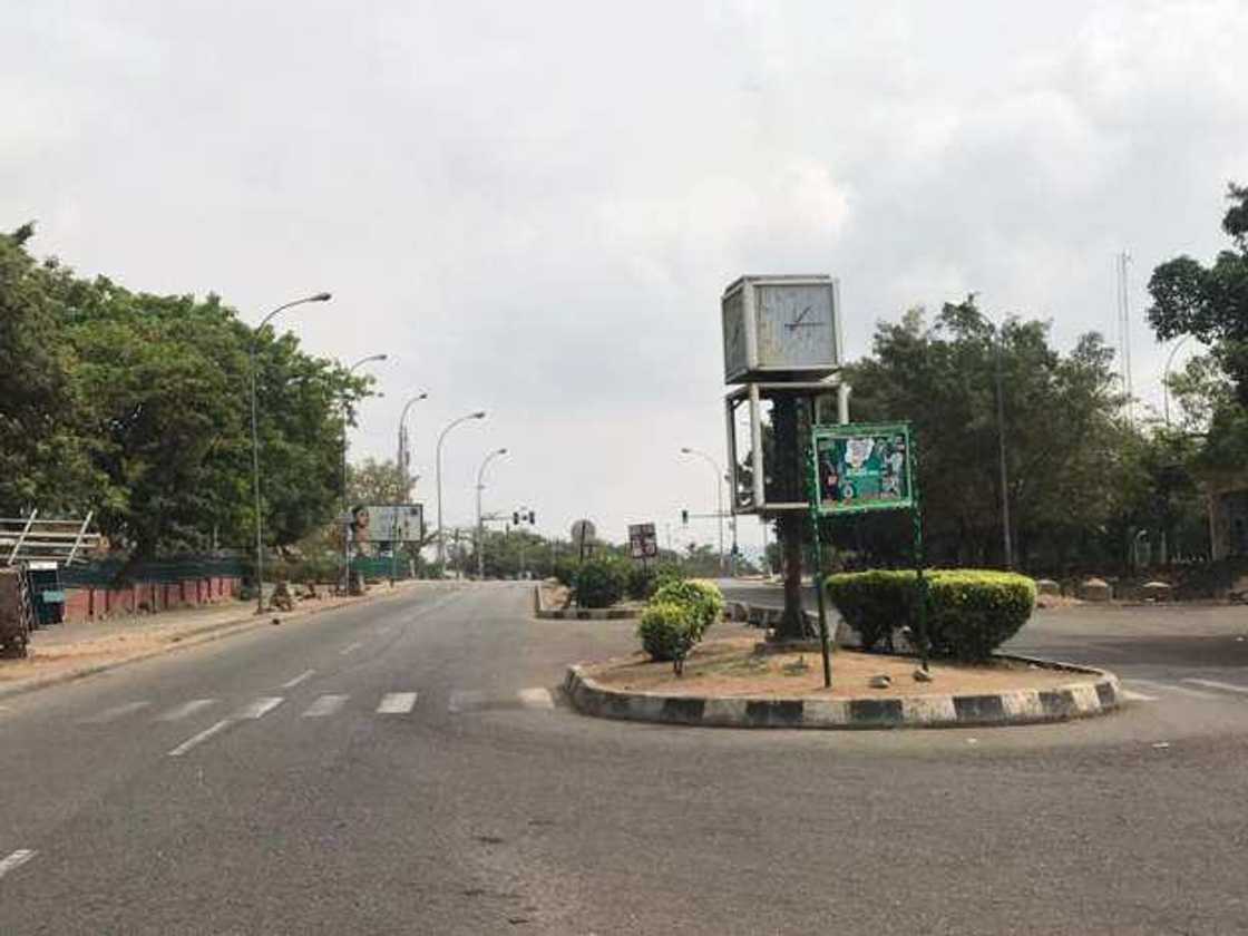 Coronavirus: Yadda titunan Abuja suka zama tamkar kufai (hotuna) Coronavirus: Yadda titunan Abuja suka zama tamkar kufai (hotuna)