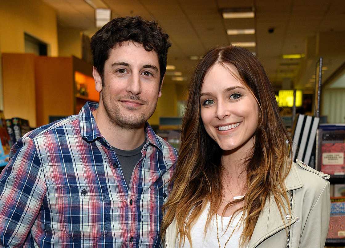 Jenny Mollen and Jason Biggs in Los Angeles, California. Jenny Mollen and Jason Biggs in Los Angeles, California.