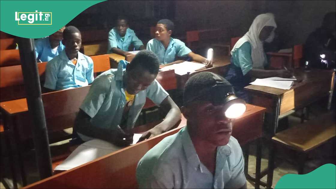 Atiku sends message to WAEC as candidates sit for paper examination without power supply Atiku sends message to WAEC as candidates sit for paper examination without power supply