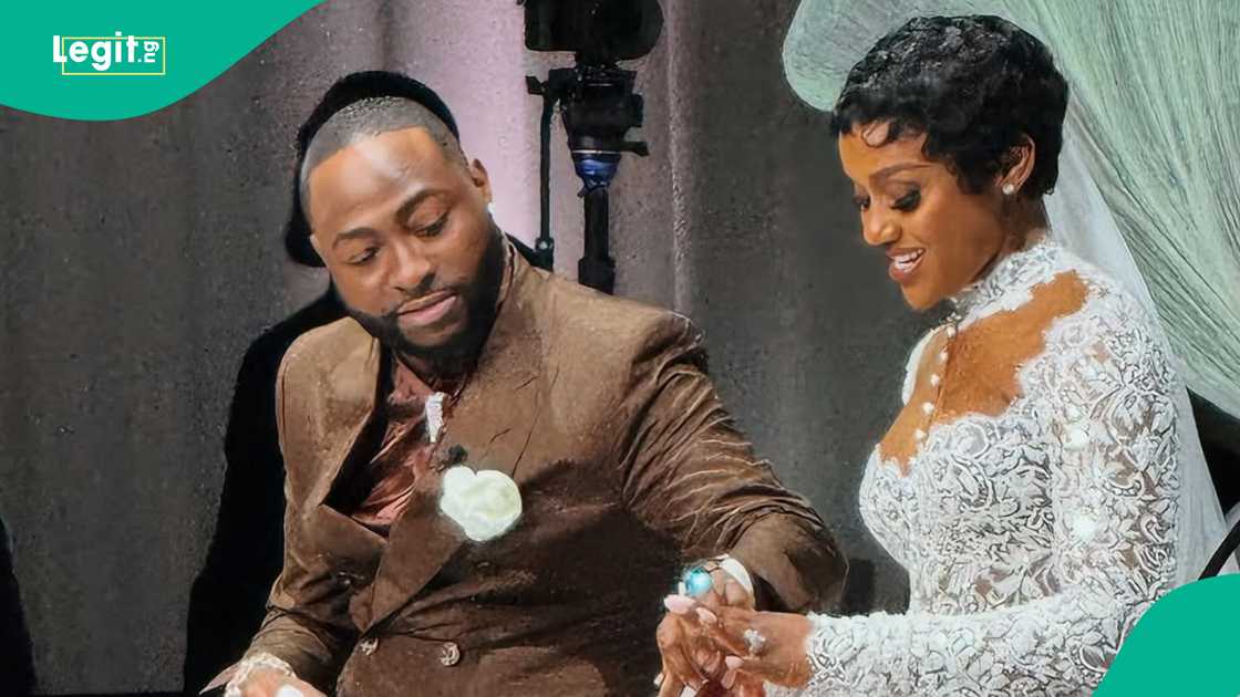 Nigerian superstar D'banj performs at Davido and Chioma's after party in Miami.