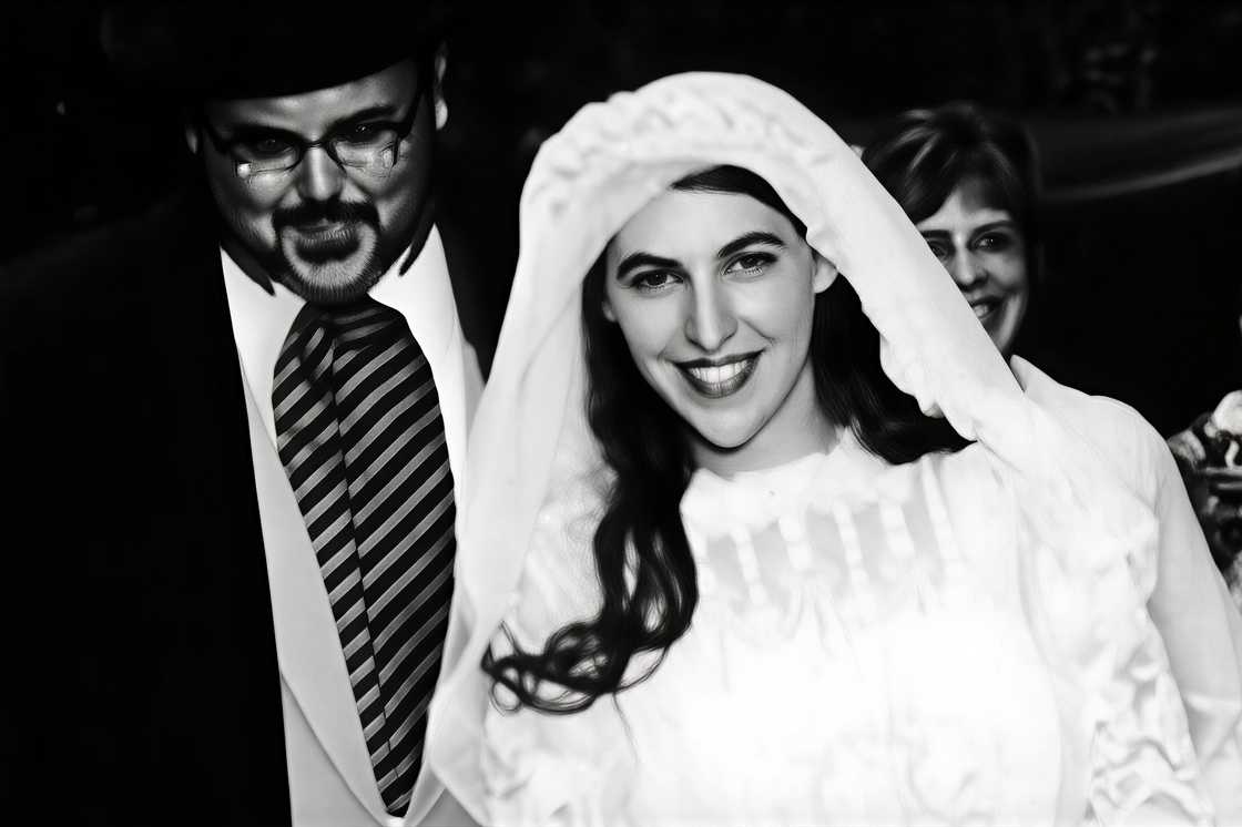 Mayim Bialik and Michael Stone during their wedding day Mayim Bialik and Michael Stone during their wedding day