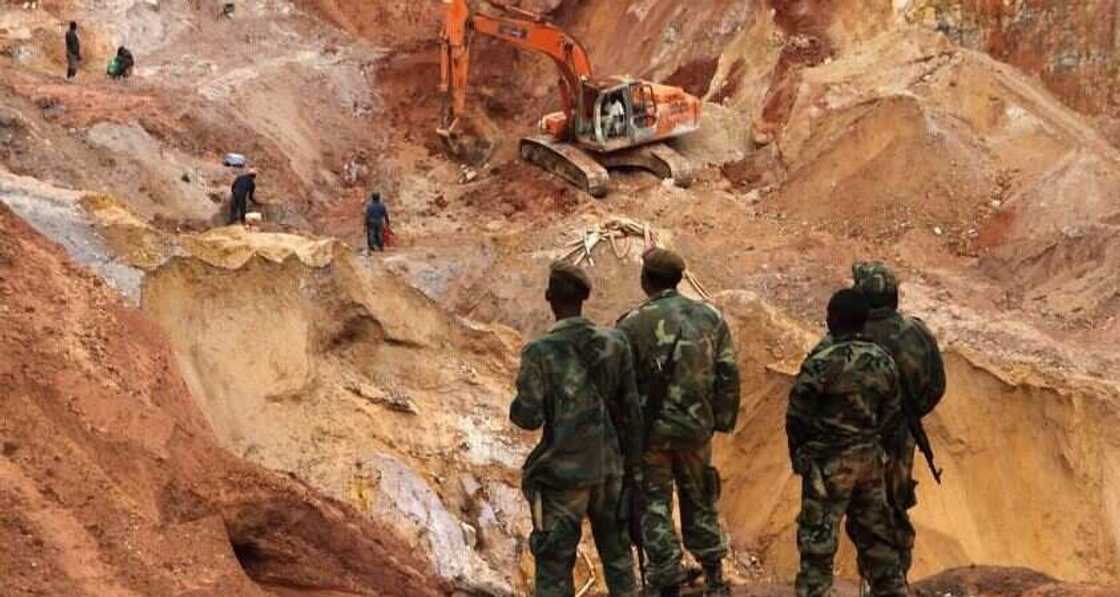 Rundunar sojin Najeriya ta musanta hannun jami'anta a fada da masu hako zinari a Katsina Rundunar sojin Najeriya ta musanta hannun jami'anta a fada da masu hako zinari a Katsina