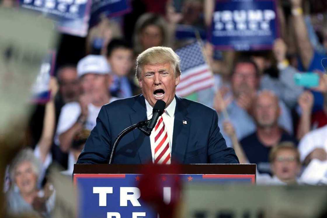 Pelosi da wasu ‘Yan Majalisa su na shirin soke sabon tsarin bizan Donald Trump Pelosi da wasu ‘Yan Majalisa su na shirin soke sabon tsarin bizan Donald Trump