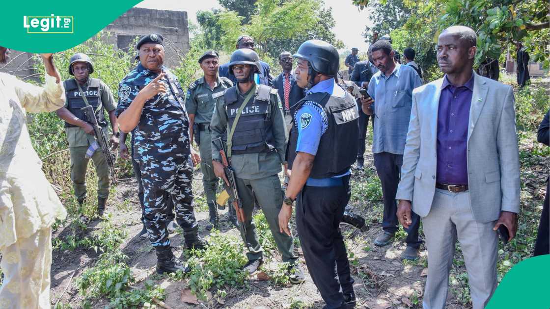 'Yan sanda sun ce har yanzu ba su kama 'yan bindigar da suka kai hari cocin Kwara ba 'Yan sanda sun ce har yanzu ba su kama 'yan bindigar da suka kai hari cocin Kwara ba