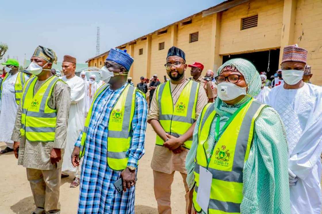 Kano: Ganduje ya kaddamar da rabon tallafin abinci ga mabukata (Hotuna)