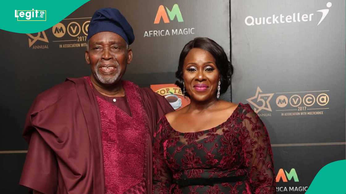 Olu Jacobs. Olu Jacobs.
