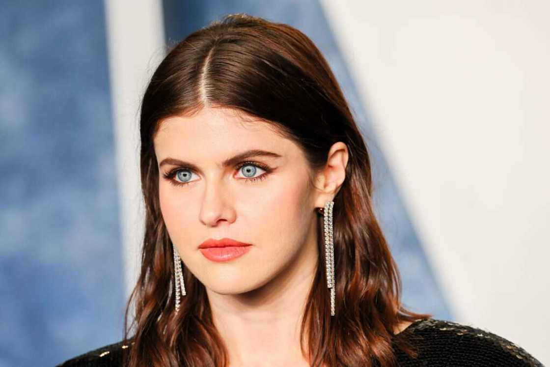 Famous brunette actress Famous brunette actress