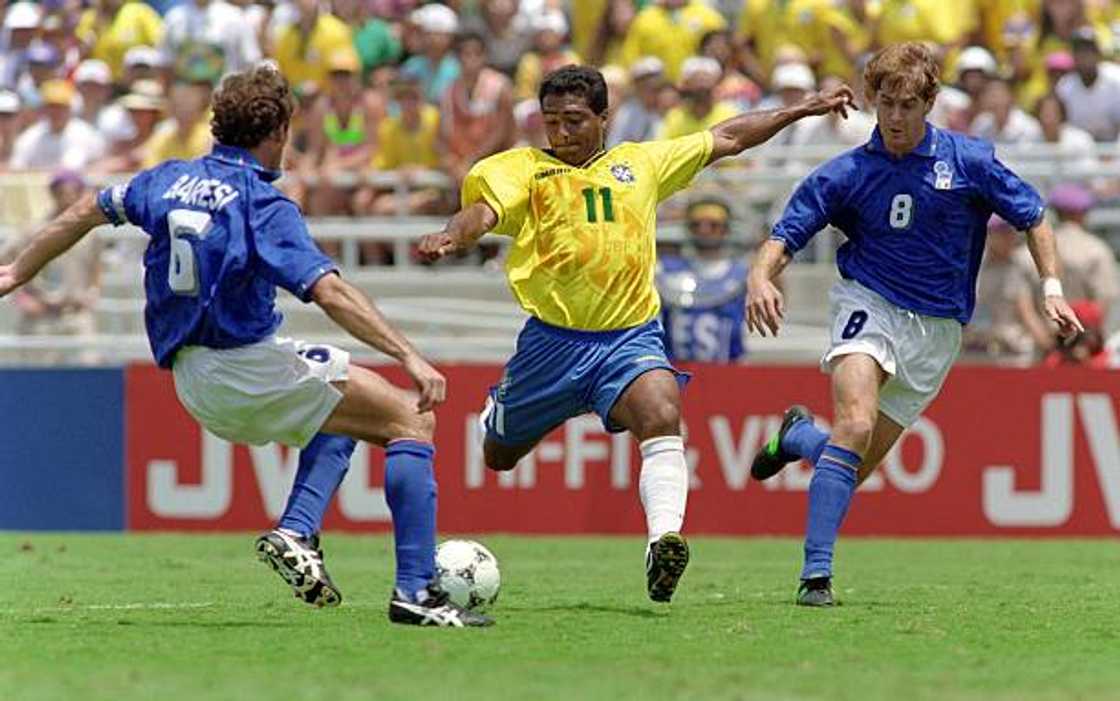 The best center backs of all time in football history, ranked. The best center backs of all time in football history, ranked.