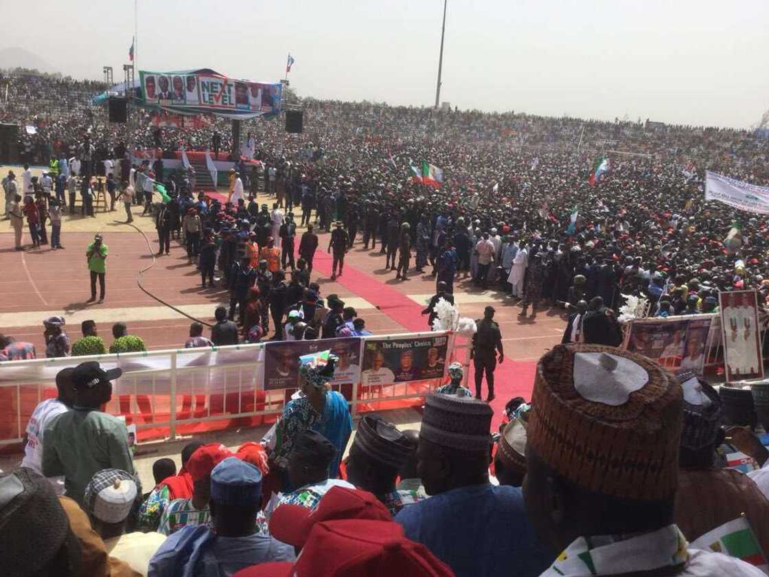 Hotuna da Bidiyo: Jihar Taraba ta cika ta banbatse domin Buhari Hotuna da Bidiyo: Jihar Taraba ta cika ta banbatse domin Buhari