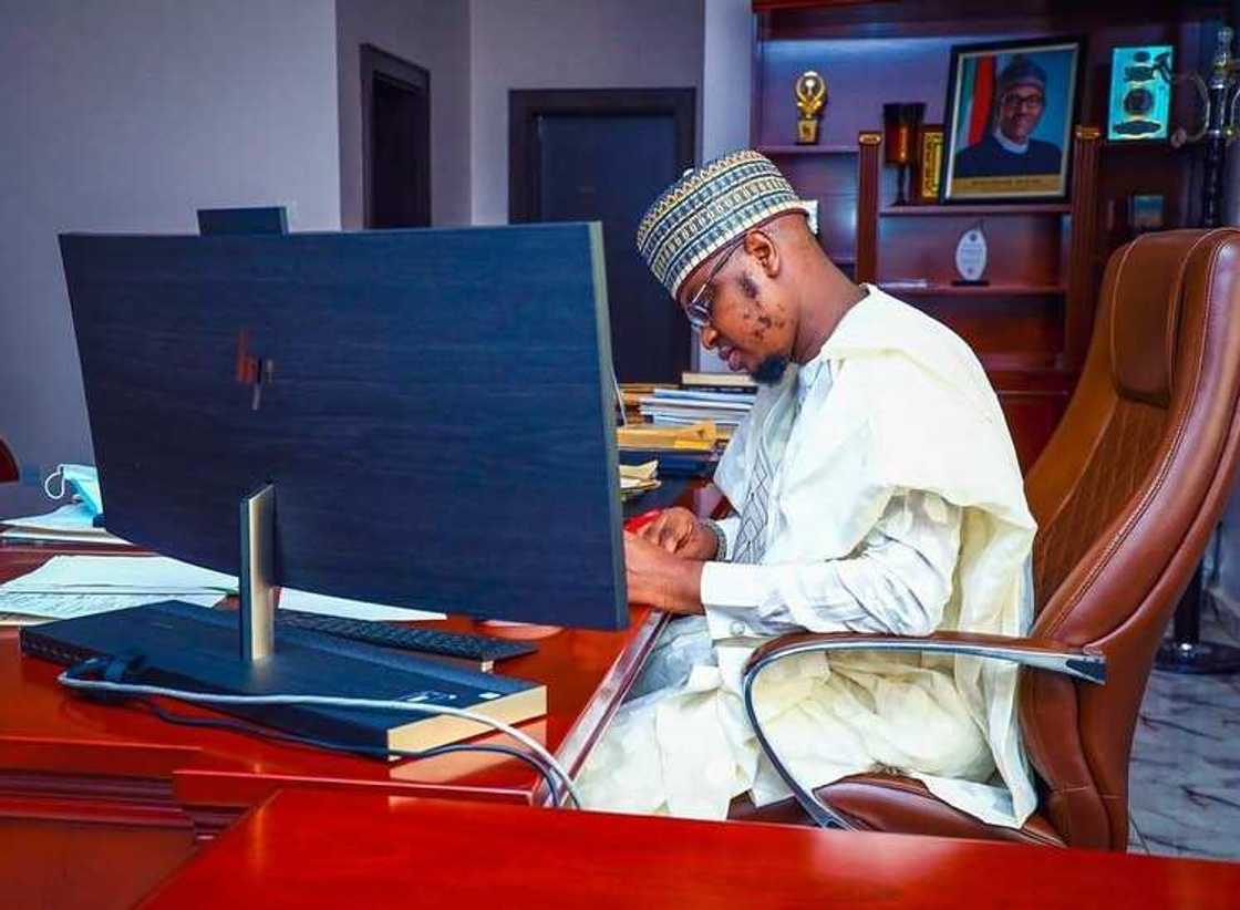 Ministan sadarwa da tattalin arzikin zamani, Sheikh Dakta Isa Pantami Ministan sadarwa da tattalin arzikin zamani, Sheikh Dakta Isa Pantami