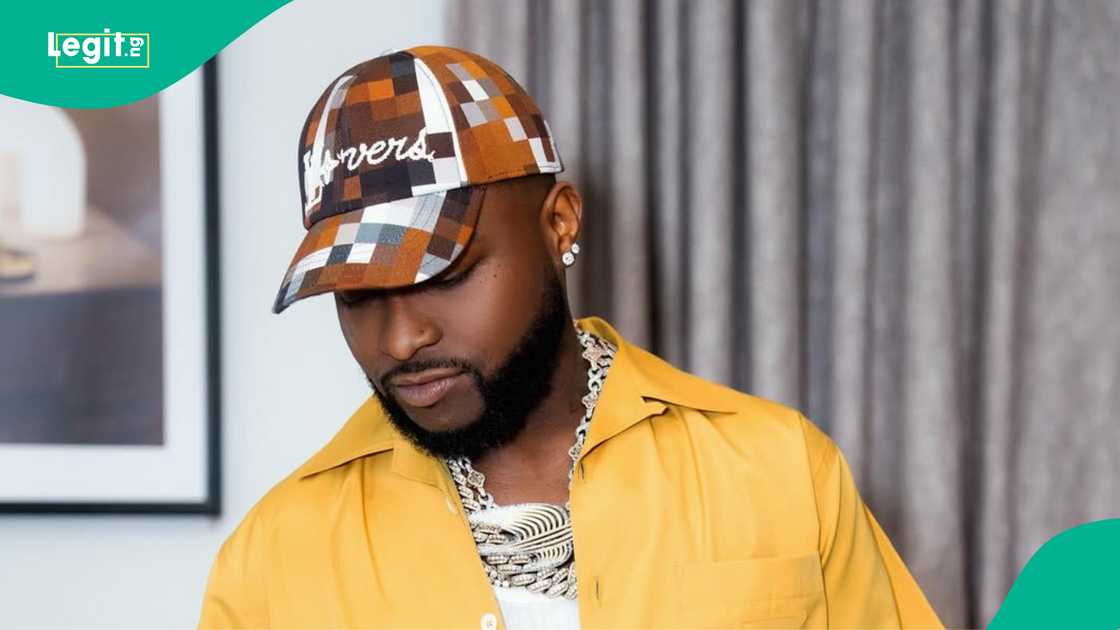 Davido at his uncle's campaign in Osun state, video trends