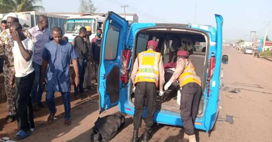 Hadari ya kashe mutum 1, 8 sun jikkata a anambra